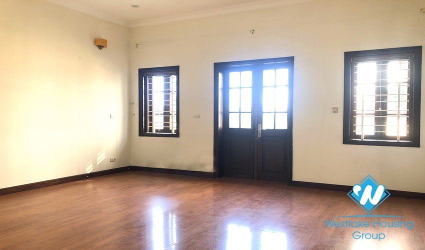 4 bedroom unfurnished house for rent near Unis
